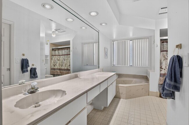 Building Photo - 7690 Solimar Cir