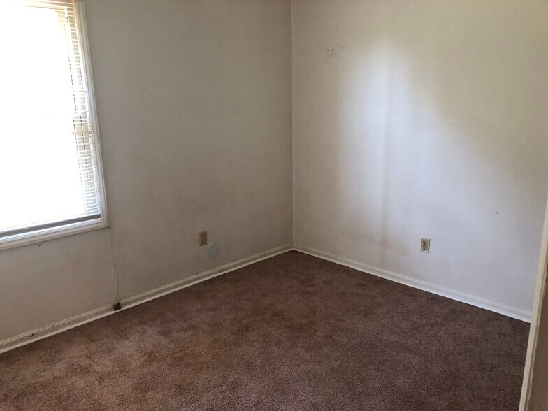 Building Photo - 421 Cumbrian Ct