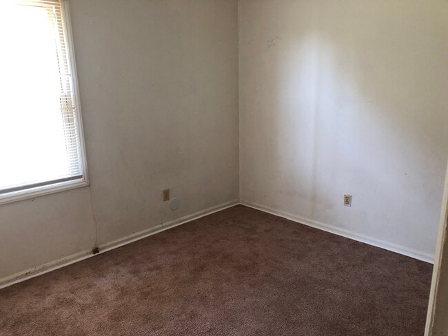 Building Photo - 421 Cumbrian Ct