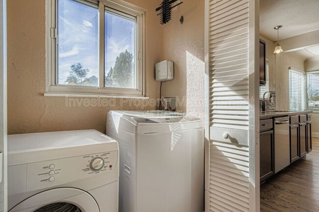 Building Photo - 2400 Pontiac St