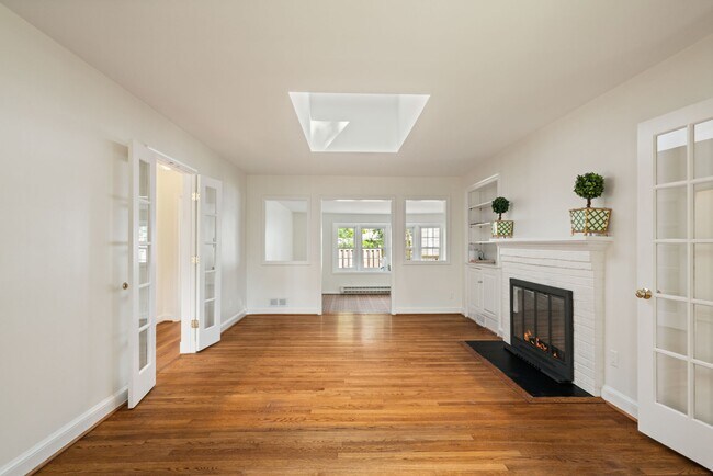 Building Photo - 6900 Mt Daniel Dr