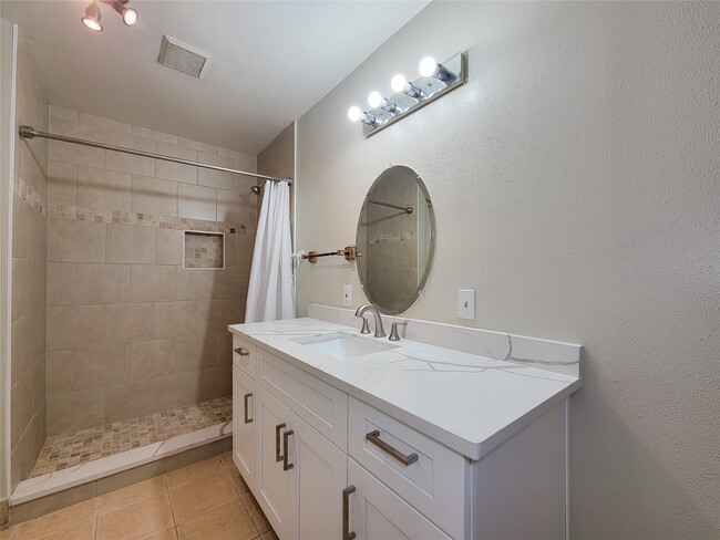 Building Photo - 25723 Glen Loch Dr