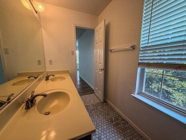 Building Photo - 1148 Apollo Cir