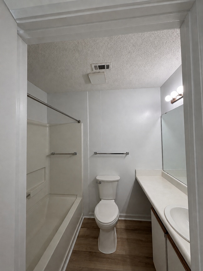 Building Photo - 1511 Graduate Ln