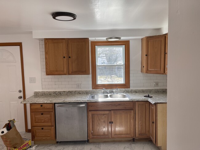 Building Photo - 165 Berehaven Dr