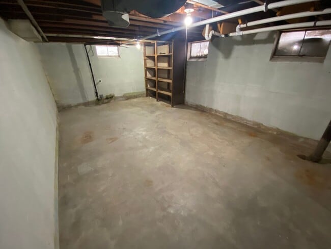 Building Photo - Charming Woods Park Home | 2 Bed | Fenced Yard | Garage | $1800/mo