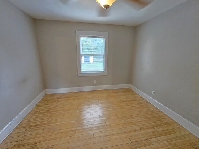 Building Photo - 204 Parkins Mill Rd