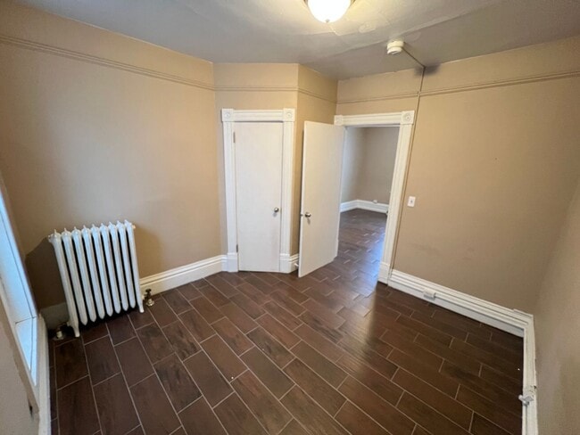 Building Photo - 419 N 1st Ave W