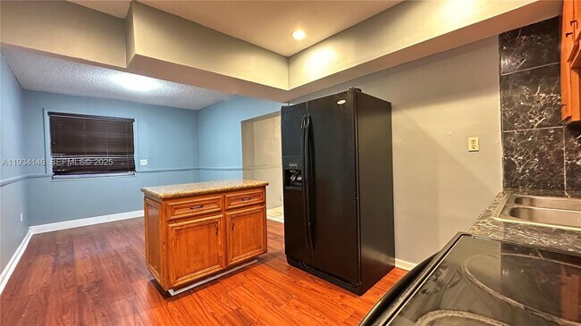 Building Photo - 2220 Charleston St