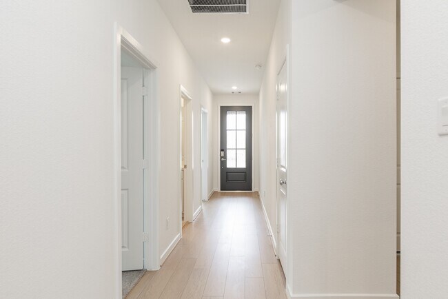 Building Photo - 9723 Rialto Hts Dr