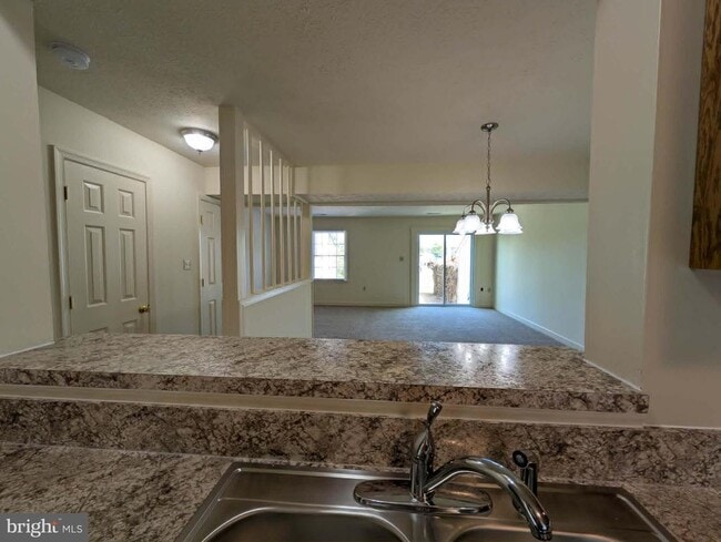 Building Photo - 105 Equestrian Dr