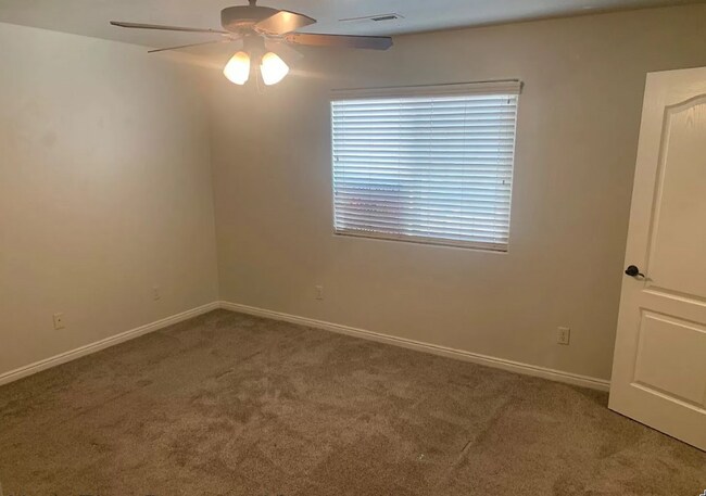 Primary Bed - 2422 S River Rd