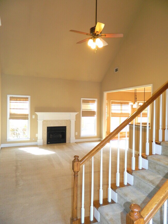 Building Photo - 1101 Brighton Dr