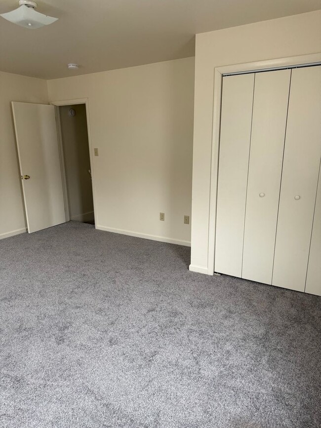 Building Photo - 112 S Fayette St