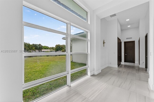 Building Photo - 2400 SW 112th Ave