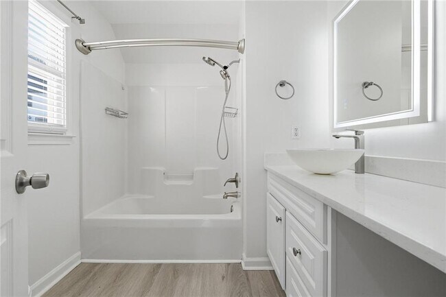 Building Photo - 1150 River Overlook Dr NW