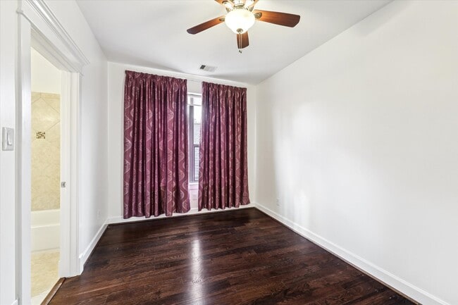 Building Photo - 830 W 19th St