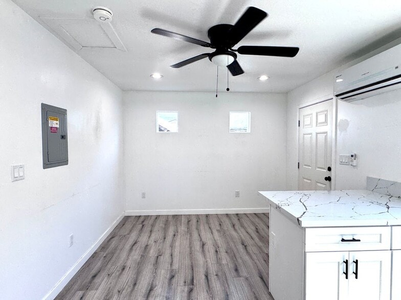 Building Photo - 841 1/2 West 64th Street