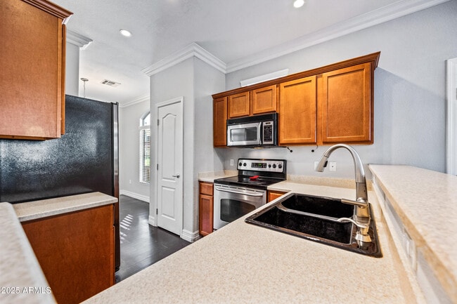 Building Photo - 1350 S Greenfield Rd