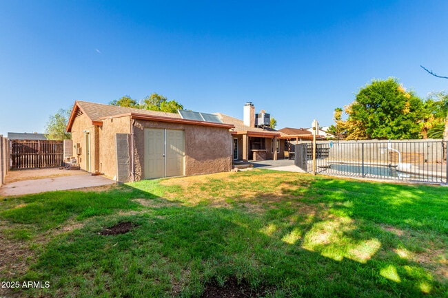 Building Photo - 2235 W Potter Dr