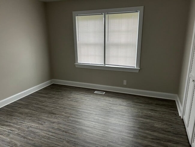 Building Photo - 3 bedroom, two bath home for rent