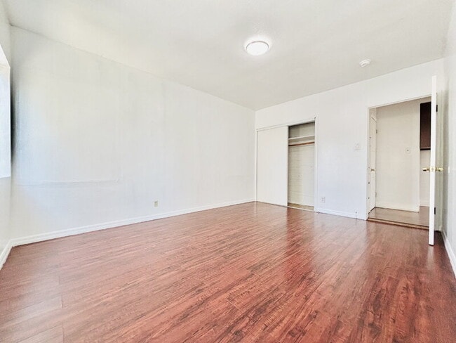 Building Photo - 2511 Ganahl St
