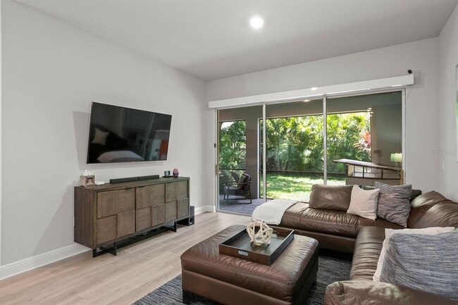 Building Photo - 408 S Matanzas Ave