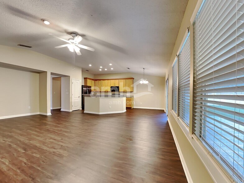 Building Photo - 11374 Brian Lakes Dr