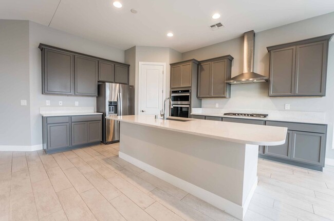 Building Photo - Stunning 3 Bedroom One Story home in Summe...