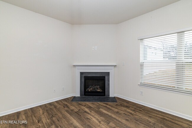 Building Photo - 4714 Willow Bluff Cir