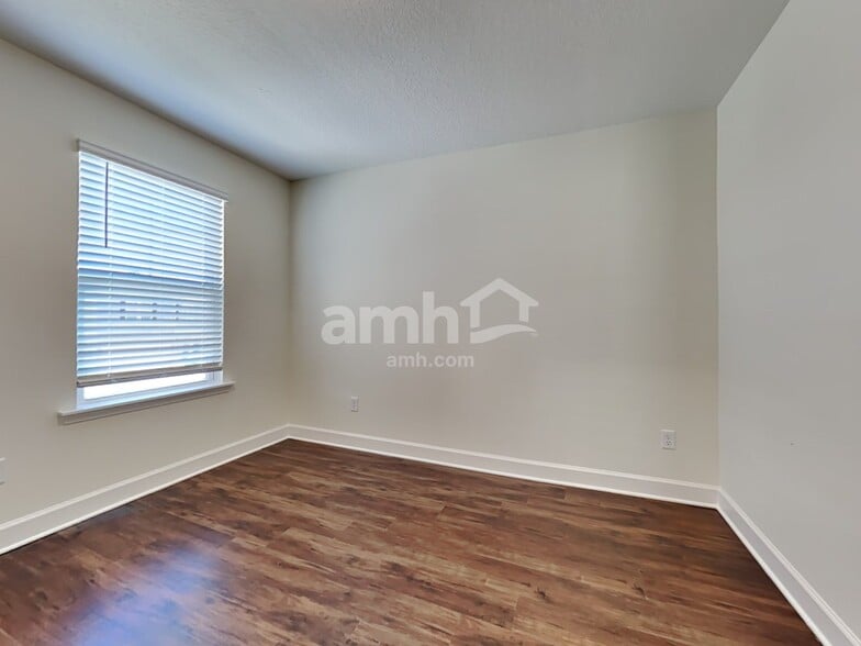 Building Photo - 1010 Tan Tara Trl