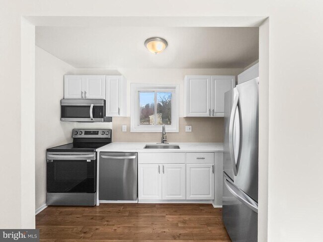 Building Photo - 10100 Le Fevre Dr