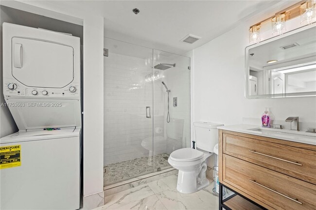 Building Photo - 1200 Brickell Bay Dr