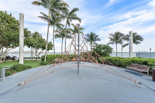 Building Photo - 3131 NE 7th Ave