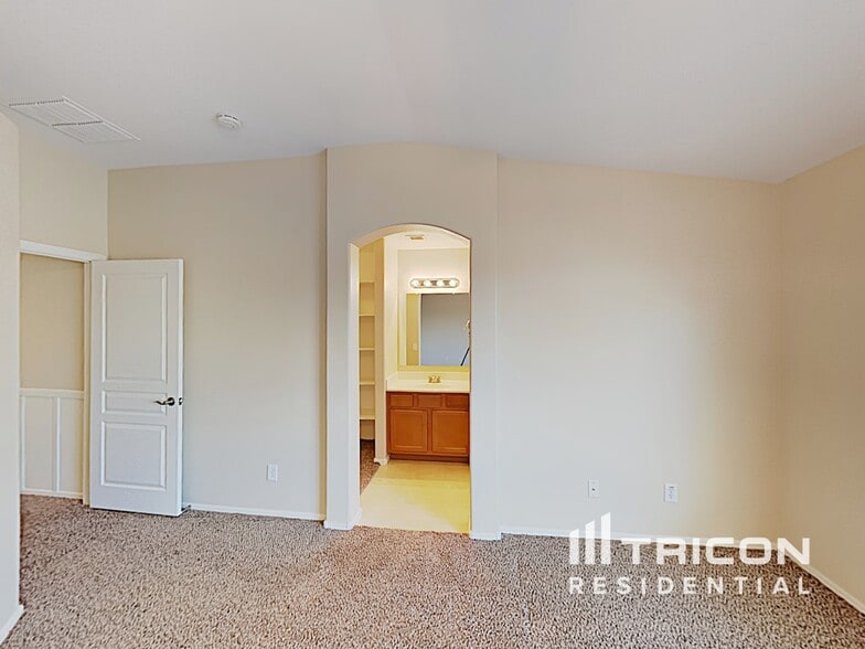 Building Photo - 30568 N Zircon Dr