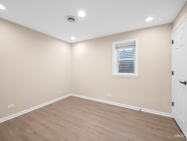 Building Photo - 327 Loomis St