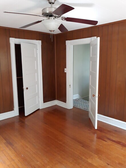 Building Photo - 2644 N Beechwood Pl