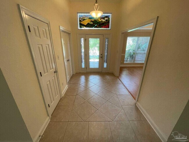 Building Photo - 5955 Hermitage Dr