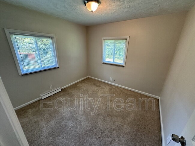 Building Photo - 10541 Eltzroth Rd