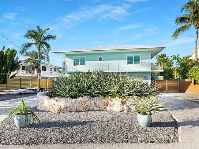 Building Photo - 232 W Seaview Dr