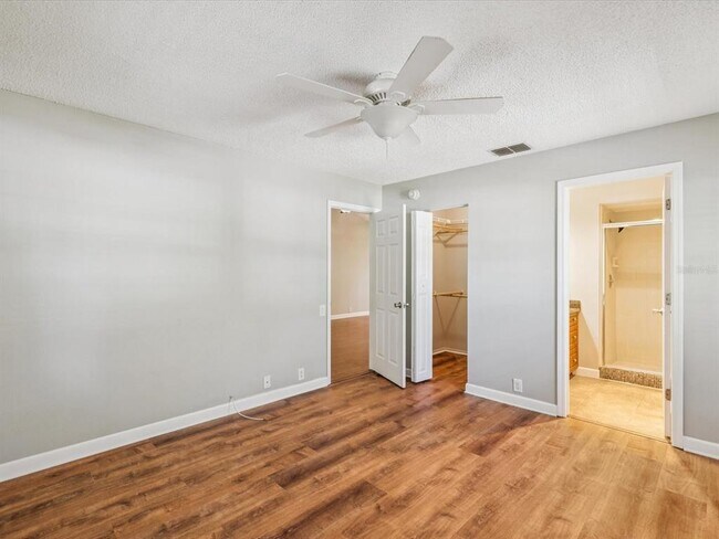 Building Photo - 5265 E Bay Dr