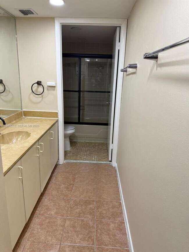 Building Photo - 10825 SW 112th Ave