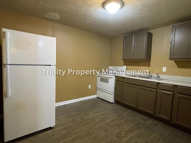 Building Photo - 545 Baltimore Ave