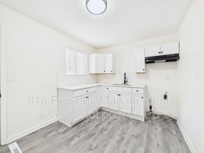 Building Photo - 7907 E 51st St