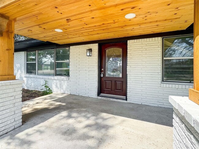 Building Photo - 2108 Ontario Ave