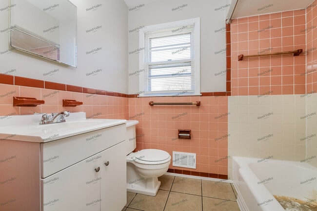 Building Photo - 5507 N Lydia Ave