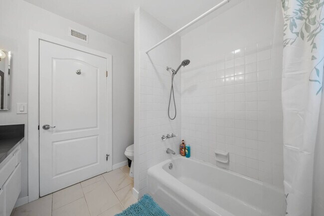 Building Photo - 9737 Benavente Pl