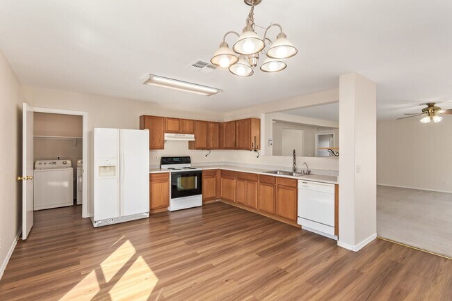 Building Photo - New Listing in El Mirage