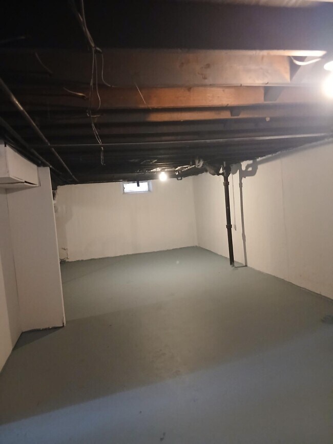 Building Photo - 1735 Meadow Ln