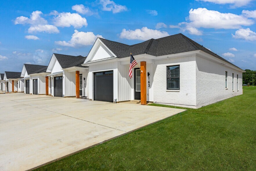 Building Photo - 317 Indigo Ln